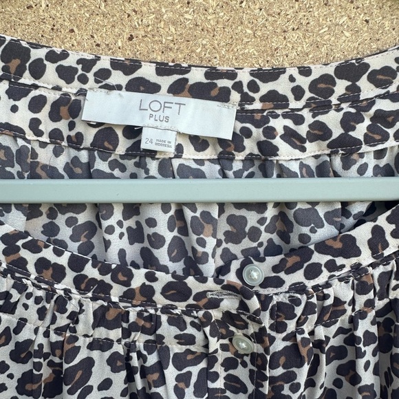 LOFT Black and White Relaxed Boxy Blouse Animal Print Size 24 Plus - Picture 2 of 7